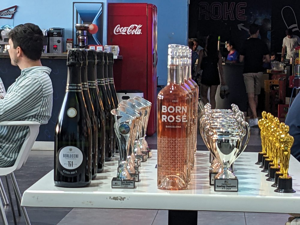 Als Preise für die Sieger gab es Pokale, Wein und Sekt