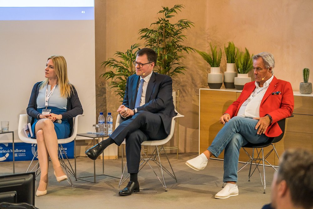 Wissen aus der Schweiz, Deutschland und Spanien kam von Prof. Dr. Andrea Opel, Prof. Dr. Jan Bron und Willi Plattes (CEO PlattesGroup)