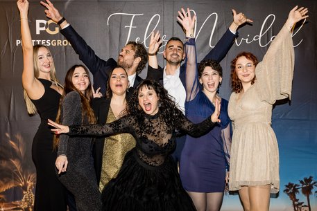 Das WUF-Team feiert ausgelassen: Marina Oliver Petzold, Nerea Garcia Ruea, Christian Plattes,  Cristian José Arias Rodríguez, Maria Ramon López, Tania Gambin Sanchez, Patricia Palomar García.