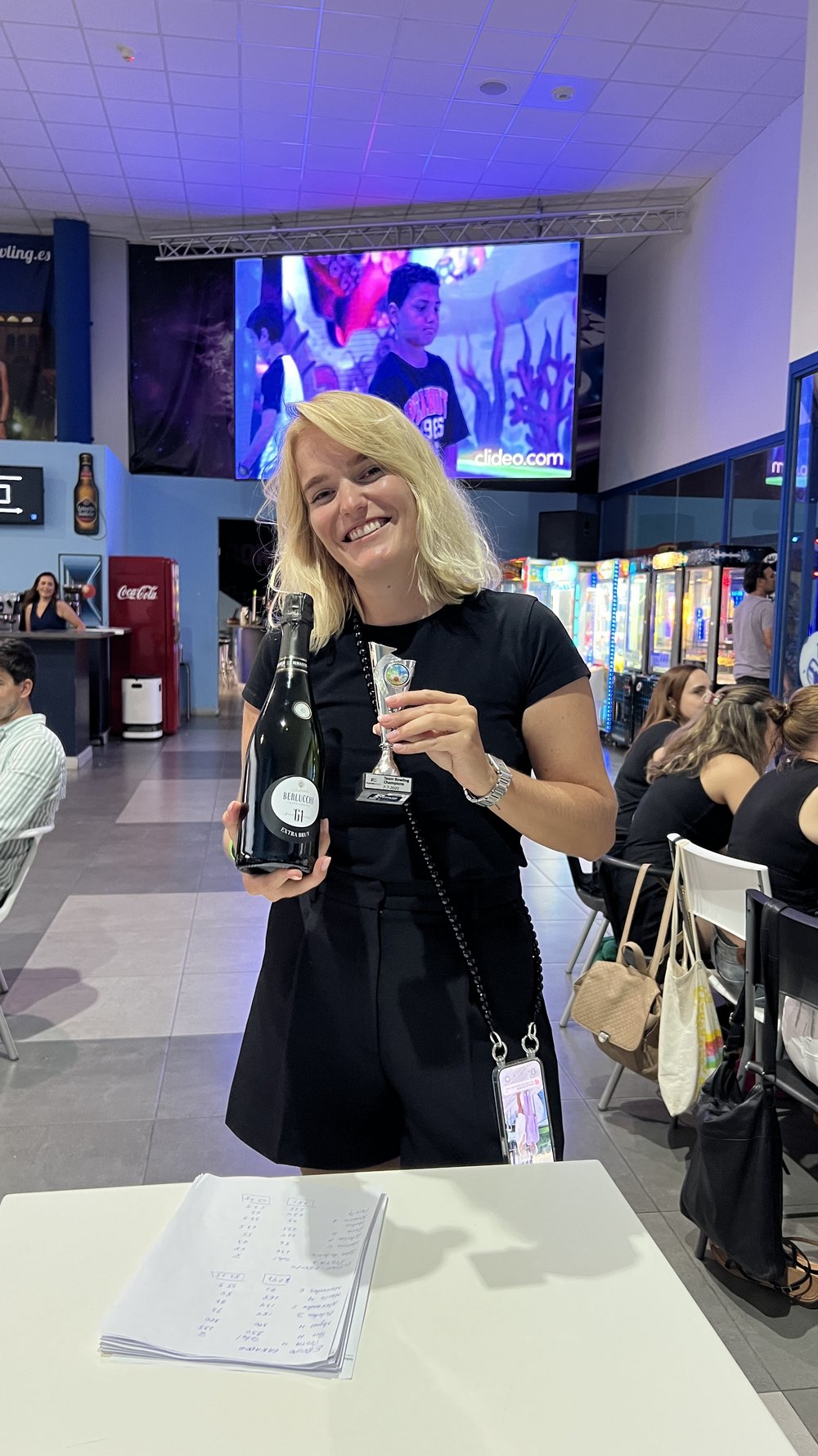 Als Organisatorin des Events bekam Annika Plattes ein Dankeschön überreicht