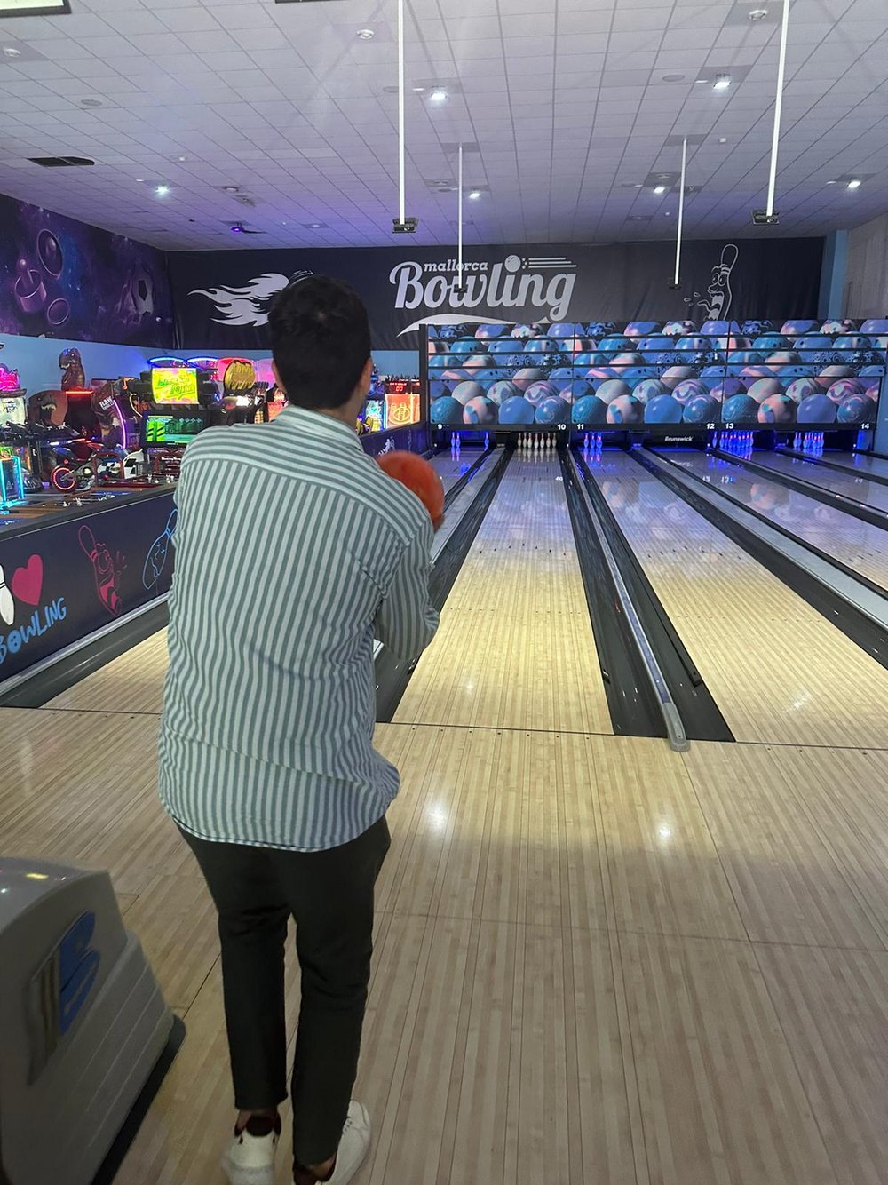 Asesor fiscal Iñigo García-Inés Montero kann nicht nur Steuern sondern auch Bowling