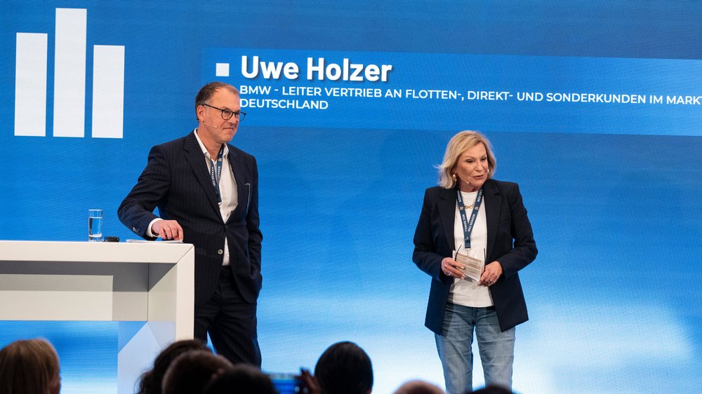 Uwe Holzer, Leiter Vertrieb an Flotten-, Direkt- und Sonderkunden im Markt Deutschland bei BMW, und Sabine Christiansen sprechen über die Zukunft der Automobilindustrie – Made in Germany