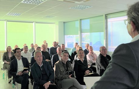 Publikum der IFZA-Präsentation.