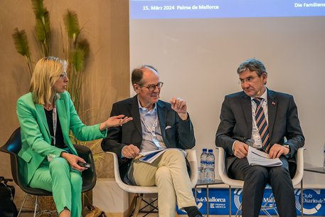 MMag. DDr. Babette Prechtl-Aigner, Mag. Reinhard Leitner und Prof. Dr. Martin Wenz diskutieren die unterschiedlichen Stiftungsregime