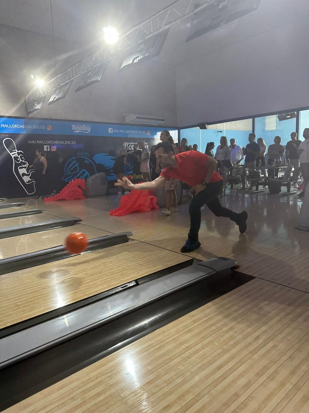 Vollen Einsatz auf der Bowling-Bahn zeigte Juan Pedro Sánchez Moragues