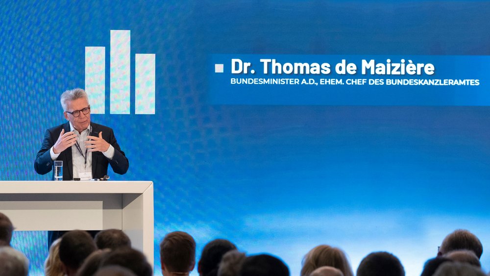 Im Gespräch: Dr. Thomas de Maizière, Bundesminister a.D. und ehemaliger Chef des Bundeskanzleramtes, über Wachstum, Schlusslicht und die Situation in Deutschland