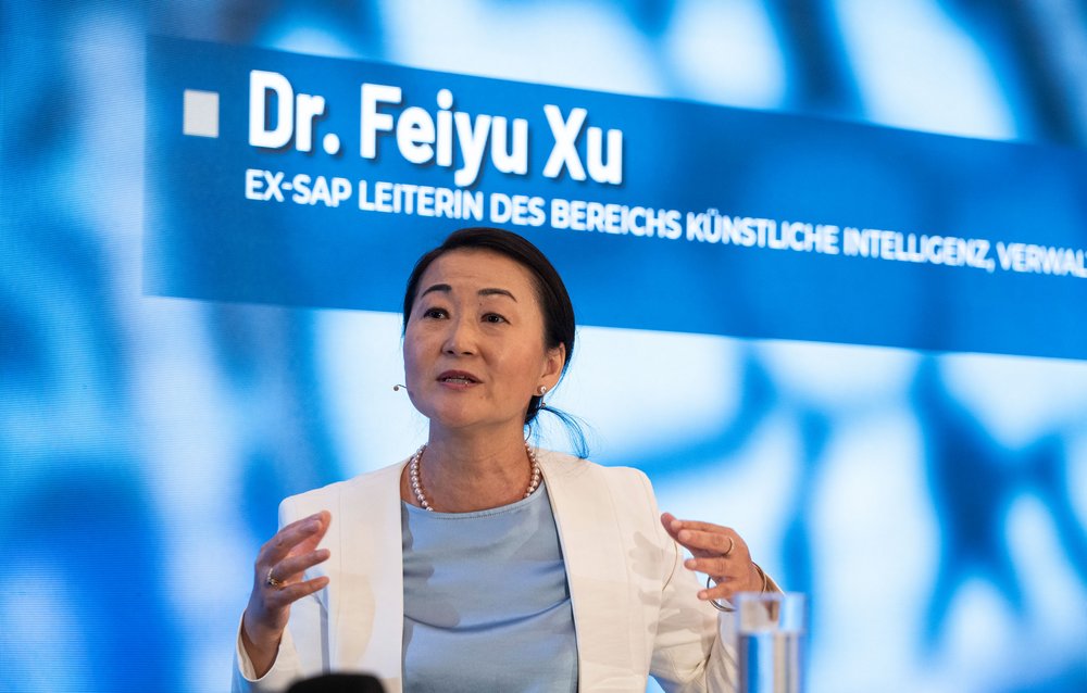 Dr. Feiyu Xu, ehemalige Leiterin des Bereichs Künstliche Intelligenz bei SAP, Verwaltungsrätin bei Airbus und ZF Group, spricht darüber, wie KI die Welt in kürzester Zeit verändern wird