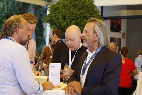 Austausch der Teilnehmerinnen und Teilnehmer.