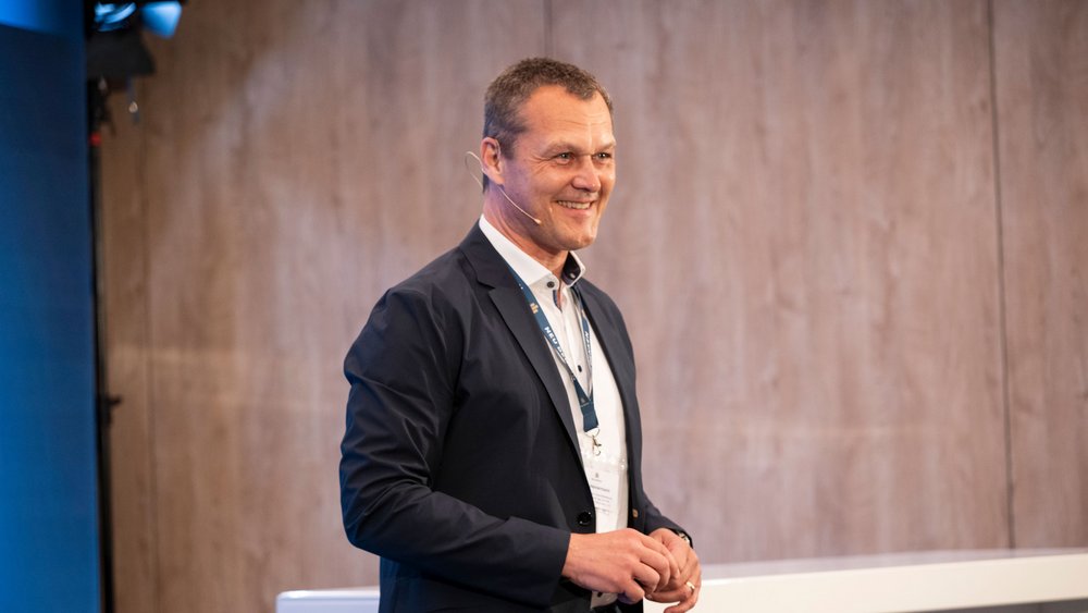 Jörg Heinermann, Vorsitzender der Geschäftsleitung des Mercedes-Benz Cars Vertrieb Deutschland und Leiter des Mercedes-Benz Vertrieb Deutschland, spricht über die Zukunft der Automobilindustrie – Made in Germany