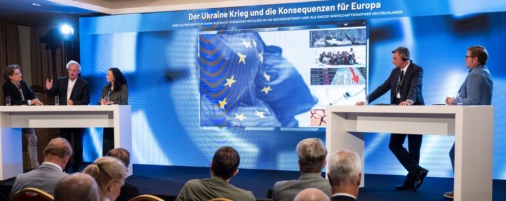 Im Austausch während der Table-Diskussion zum Thema ‚Der Ukraine-Krieg und die Konsequenzen für Europa‘ mit Frank Sieren, Jean Asselborn, Gitta Connemann, Borut Pahor und Michael Bröcker.