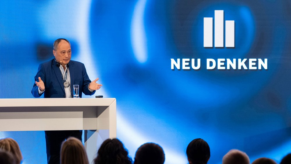 Isbrand Ho, Senior Advisor der BYD Company Limited, spricht über Chinas Automobilindustrie und wie die globalen Innovationstreiber Europa herausfordern