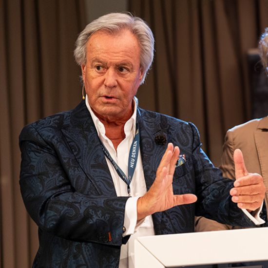 Willi Plattes bei einem Vortrag
